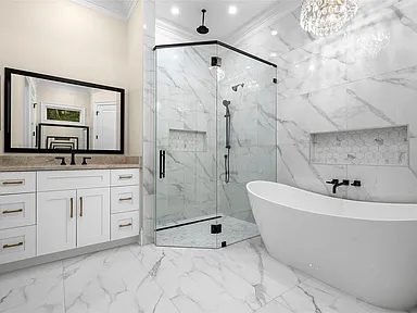 Bathroom marble wall tub gold chandelier mirror Holiday FL