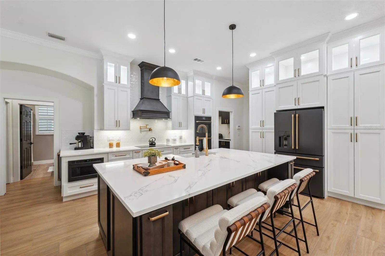 Two-tone open plan kitchen Holiday FL