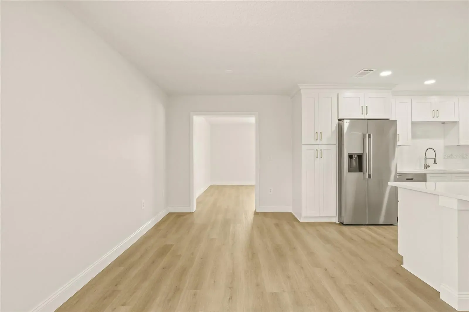 Kitchen cabinet hardware knobs pulls Holiday FL