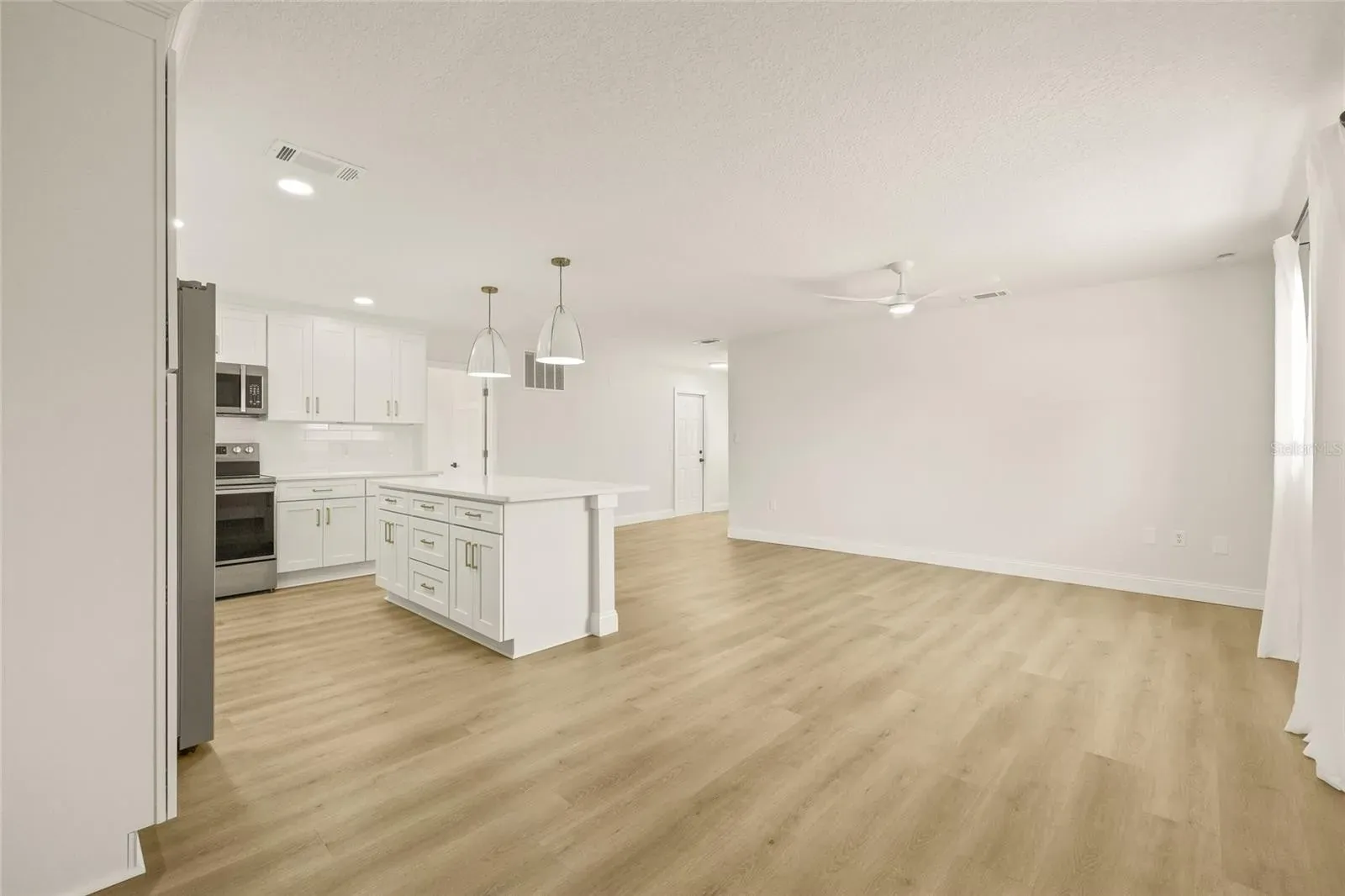 Open plan kitchen living room Holiday FL